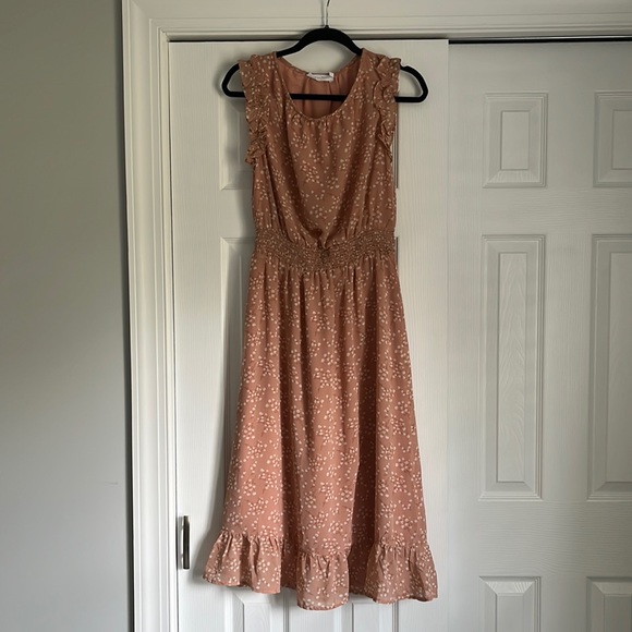 All in Favor Dresses & Skirts - NEVER WORN-M- All in Favor Pink Floral MIDI Dress